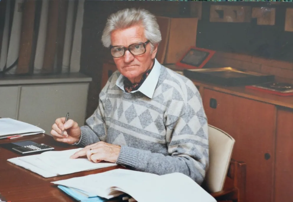 En la oficina en los años 90. Foto gentileza Toncek Arko.