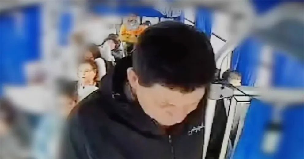 Se identificó a Sanhueza con una cámara de seguridad dentro de un micro.