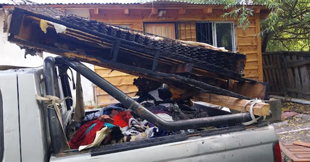 Lo que no perdió por el robo fue consumido por las llamas.