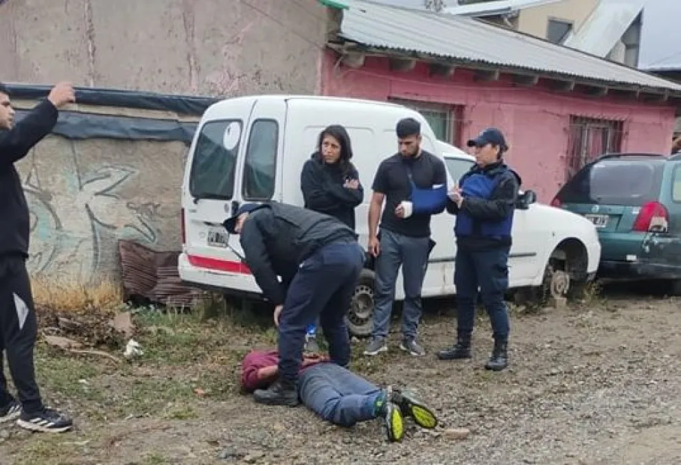 Los sujetos quedaron registrados en la cámara de seguridad de la casa 