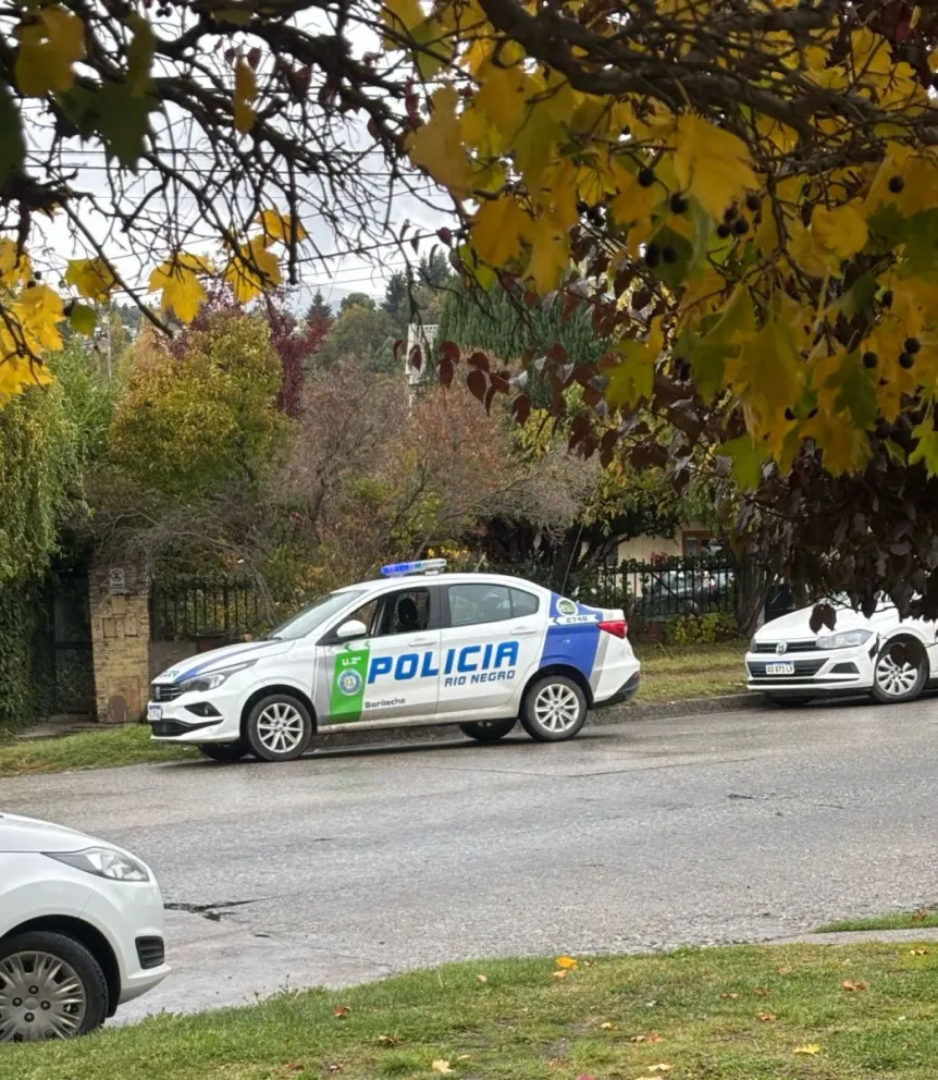 Uno de los delincuentes fue detenido en el lugar. Se trasladaban en un fiat Cronos. 
