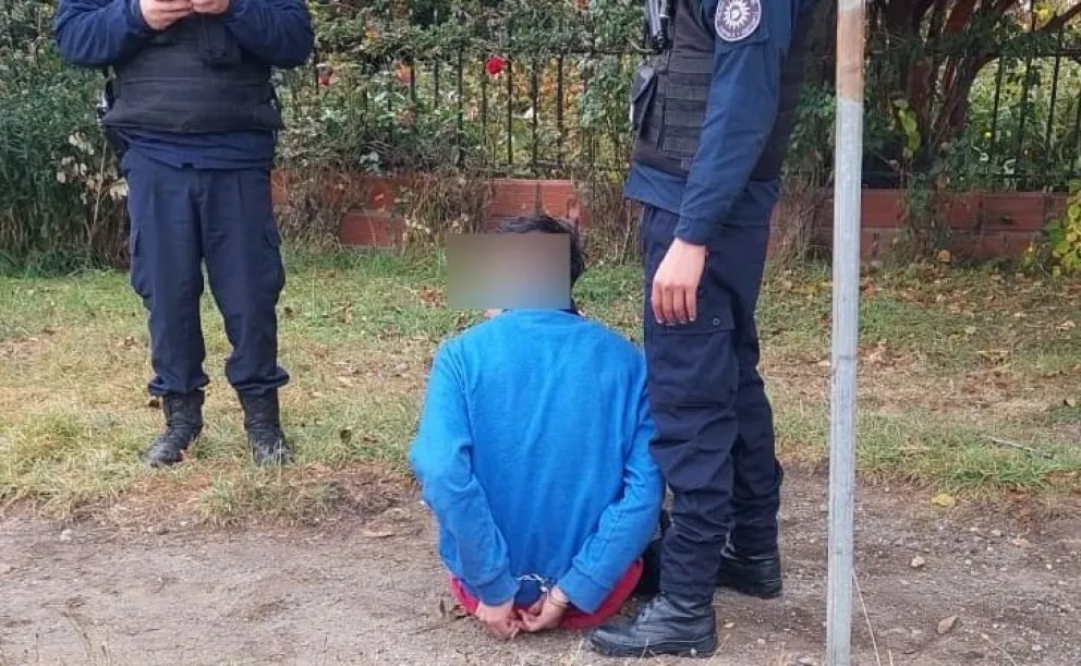 El sujeto detenido tras la violenta agresión hacia un hombre de 77 años, quien pelea por su vida. 