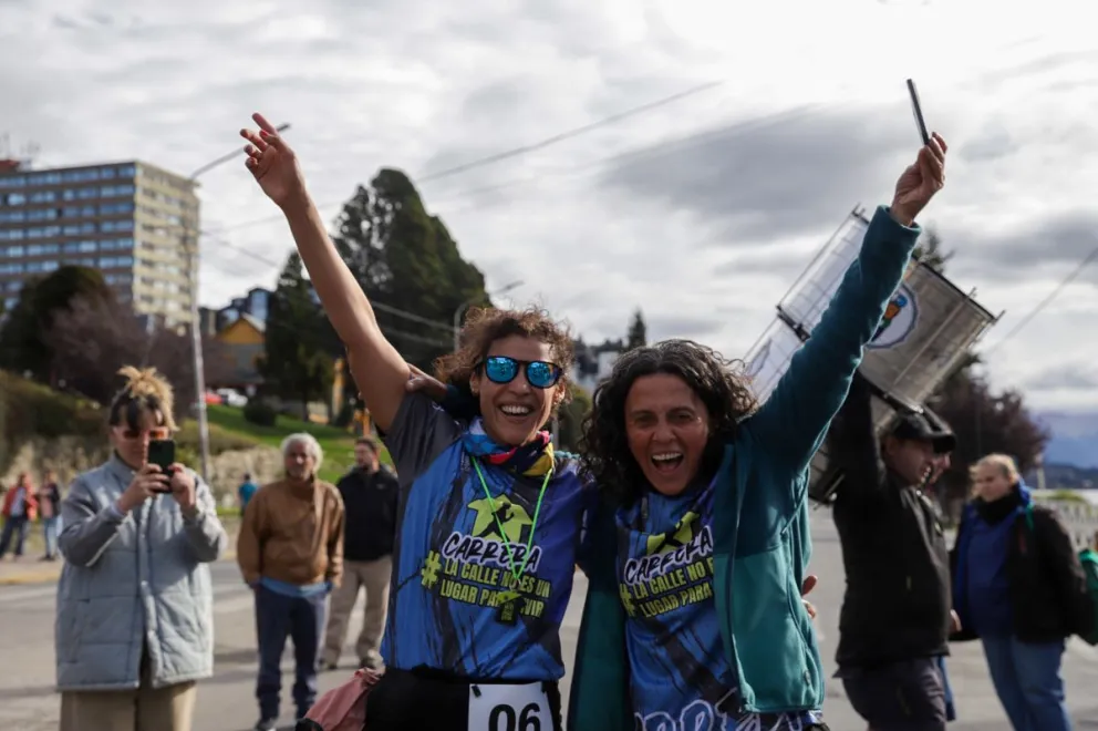 La iniciativa busca visibilizar la realidad de las personas en situación de calle y promover la participación comunitaria a través del deporte. 