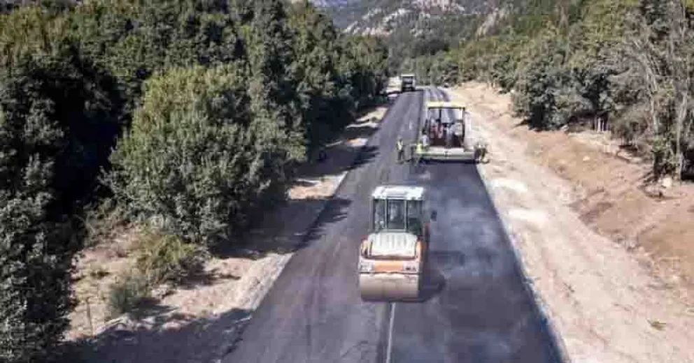 Falta menos para que el asfalto una las rutas nacionales 40 y 237.