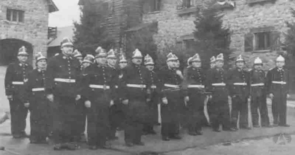 Los primeros bomberos de la ciudad. 