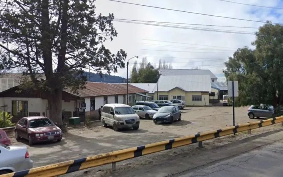 El niño llegó a la Escuela 44 llorando, acompañado por una mamá. (Foto de archivo)