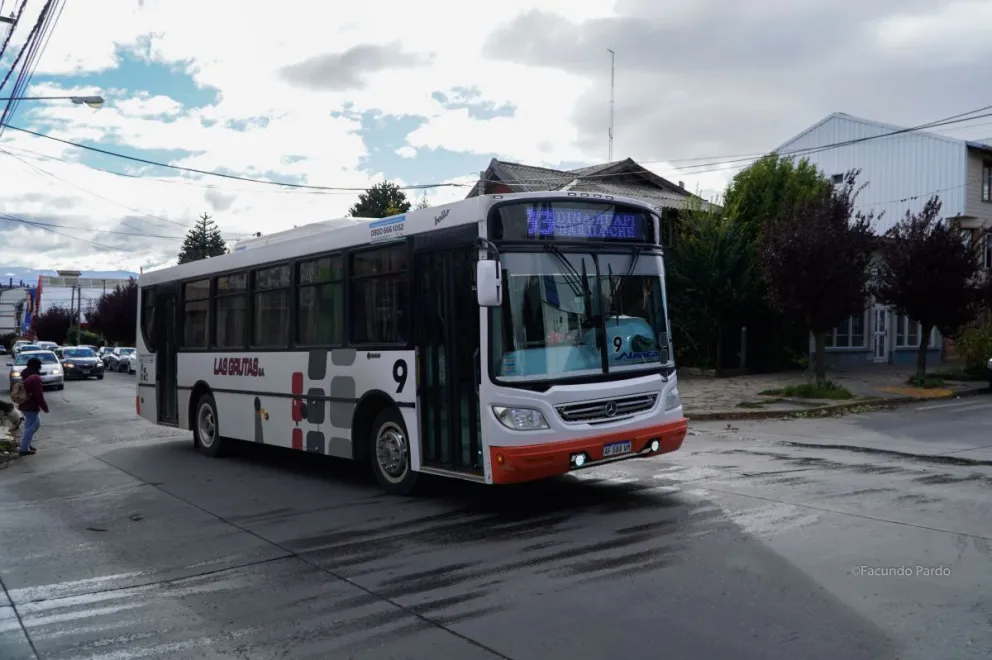 Último mes de operatividad de la Línea 33 de la empresa Las Grutas en Bariloche, el servicio pasará a ser brindado por Mi Bus. Foto: Facundo Pardo