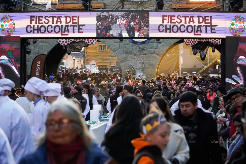 Viernes Santo colmado en el centro de la ciudad (foto: Facundo Pardo) 