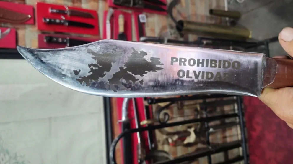 "Prohibido olvidar", la leyenda del cuchillo forjado por Edgardo Suárez para la Misión Owen.