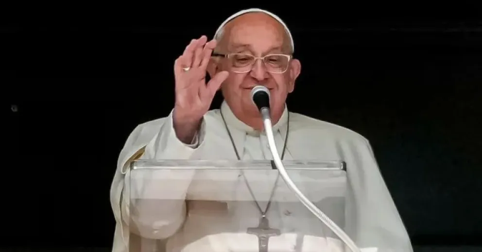 Las muestras de pesar por la muerte de Francisco se multiplican. El gobernador Weretilneck manifestó sus respetos. Foto (gentileza).