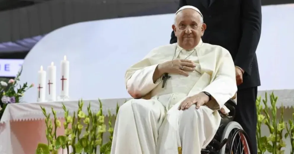 El año pasado el propio Sumo Pontífice aprobó una nueva edición del “Ordo Exsequiarum Romani Pontificis”, el documento que regula el rito fúnebre de un Obispo de Roma.