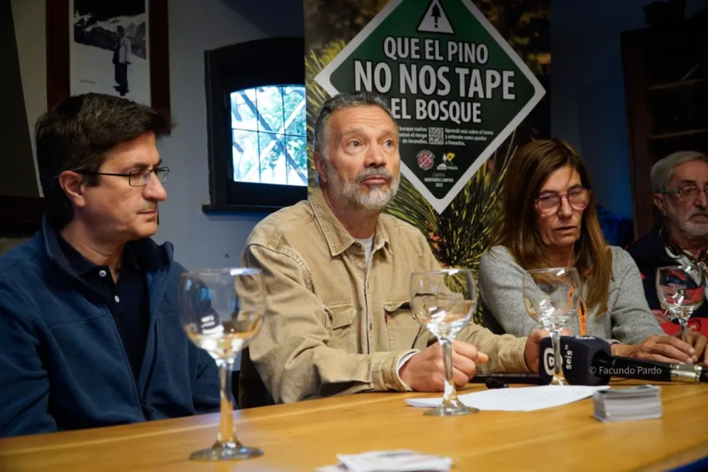 Durante la conferencia de prensa de ayer. (Fotos: Facundo Pardo)