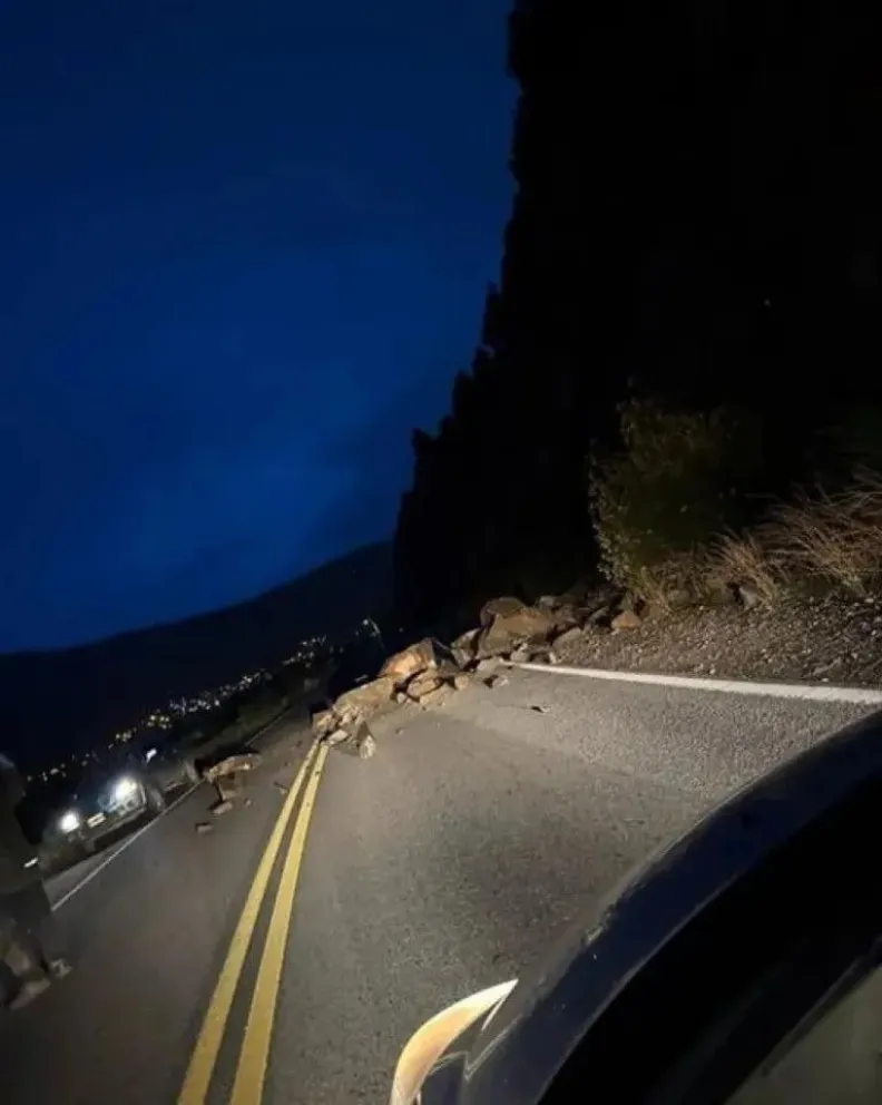 Desde anoche trabajan en el despeje del sector.