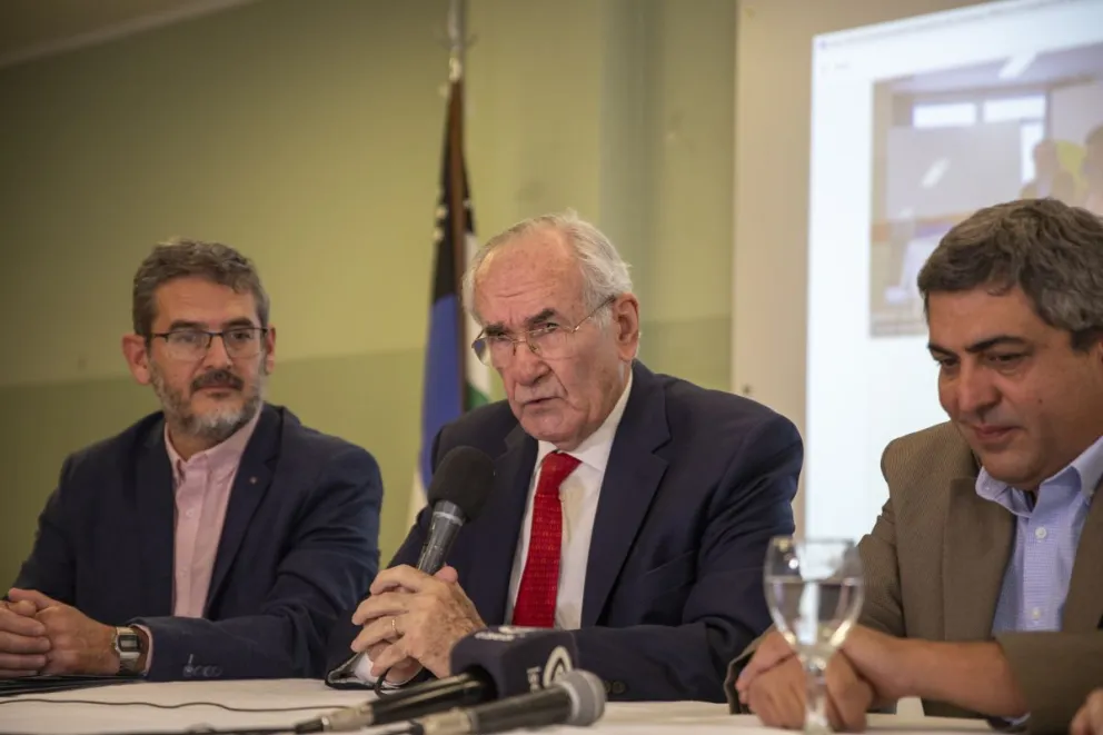 Dr. Parodi, director del Zonal, Soretti director del INCUCAI y el Ministro de Salúd de Rio Negro (foto: Eugenia Neme) 