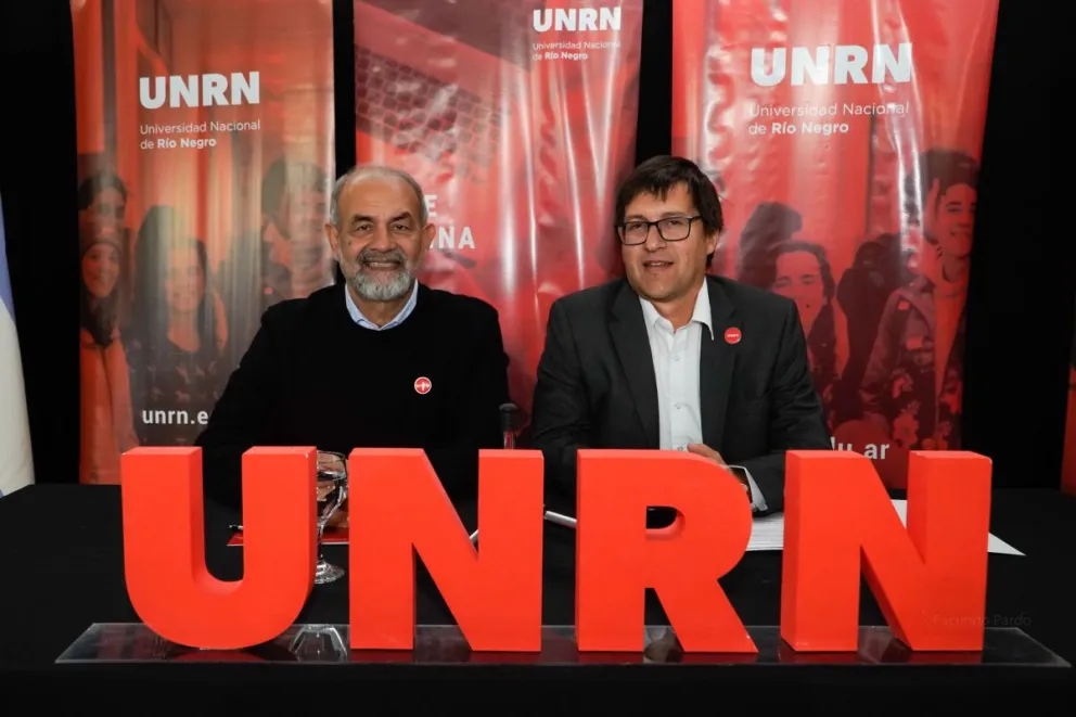 El rector de la Universidad Nacional de Río Negro, junto al titular de la Sede Andina. Imagen de archivo. 