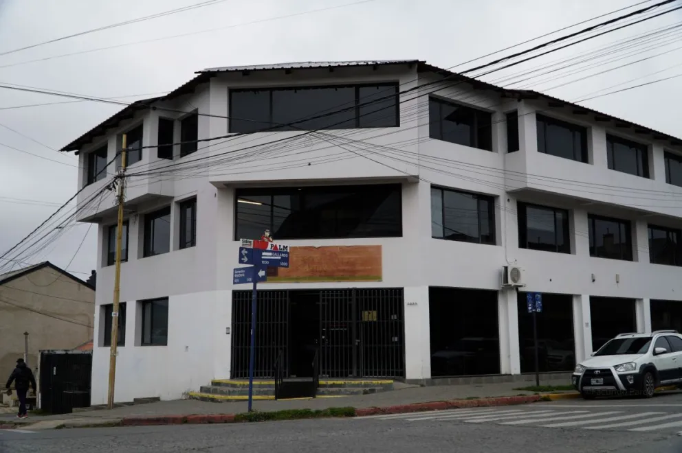 Presentó una demanda en el fuero de Familia de Bariloche para que le fijen una cuota alimentaria.