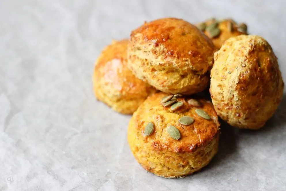 Scones de calabaza caseros en cuatro pasos.