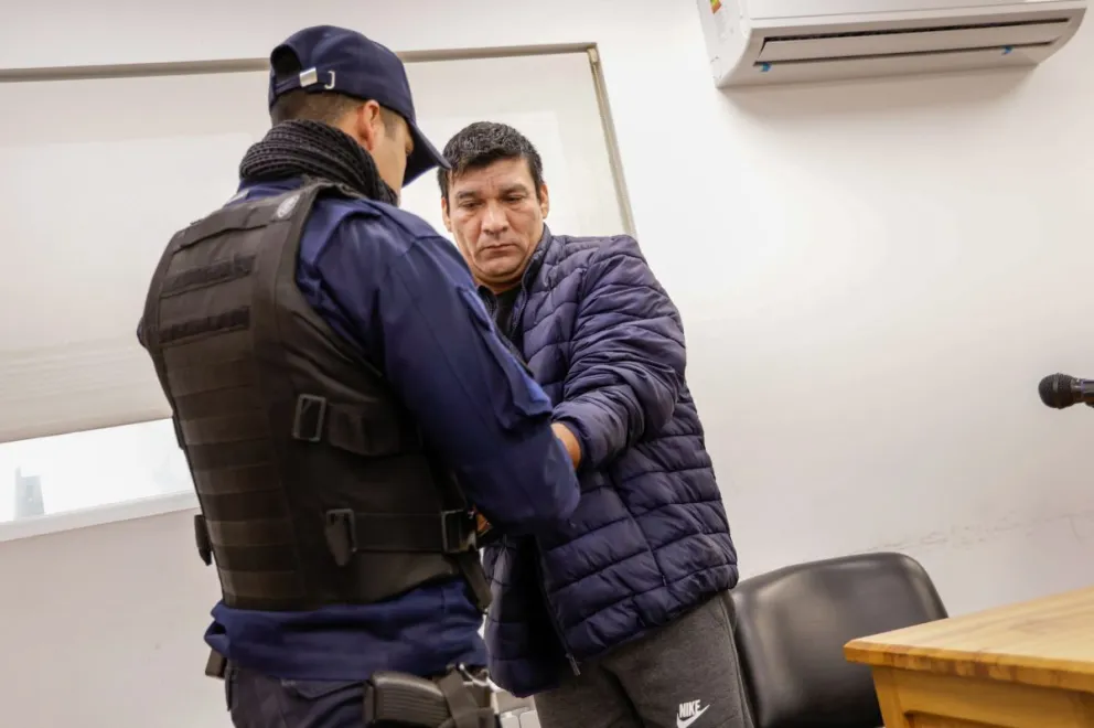 Hernández fue trasladado al calabozo tras la audiencia, en otro caso por abuso sexual tiene prisión preventiva. Foto: Eugenia Neme.