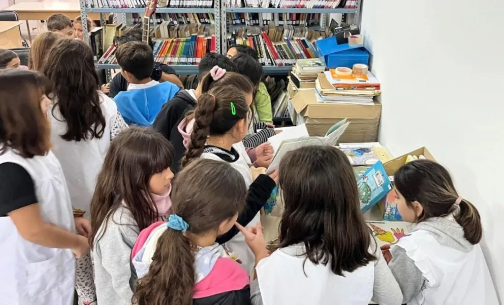 Promocionan la lectura con autores provinciales.