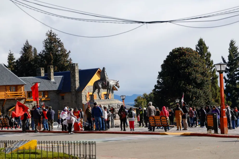 Una nueva ronda de reclamos en el Centro Cívico por el Día del Trabajador (fotos: Eugenia Neme)