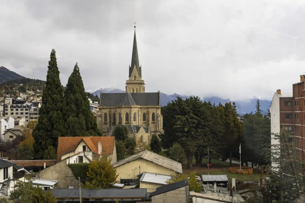 Poco a poco se anuncia el otoño en la ciudad. Foto de Eugenia Neme.