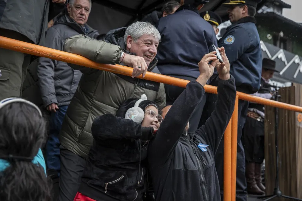 Bariloche cumplió 123 años y lo celebró con un desfile multitudinario