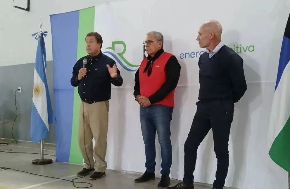 El gobernador Weretilneck recorrió Mainqué, Godoy y Regina para firmar convenios por obras (Foto: gentileza).