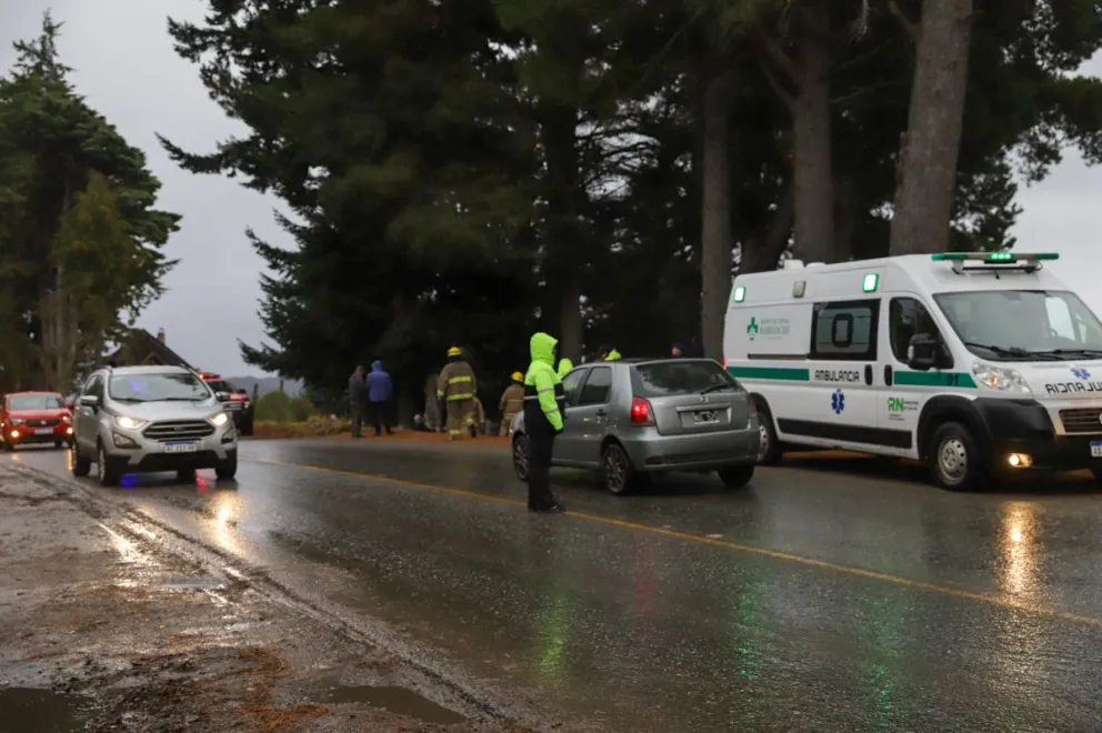 El hecho se produjo esta mañana en el km 4700 de la Bustillo (foto: Eugenia Neme) 