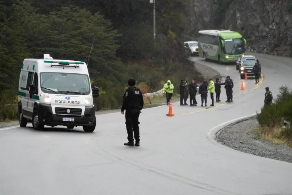 Trabajan múltiples organismos de seguridad en el lugar (foto: Facundo Pardo) 