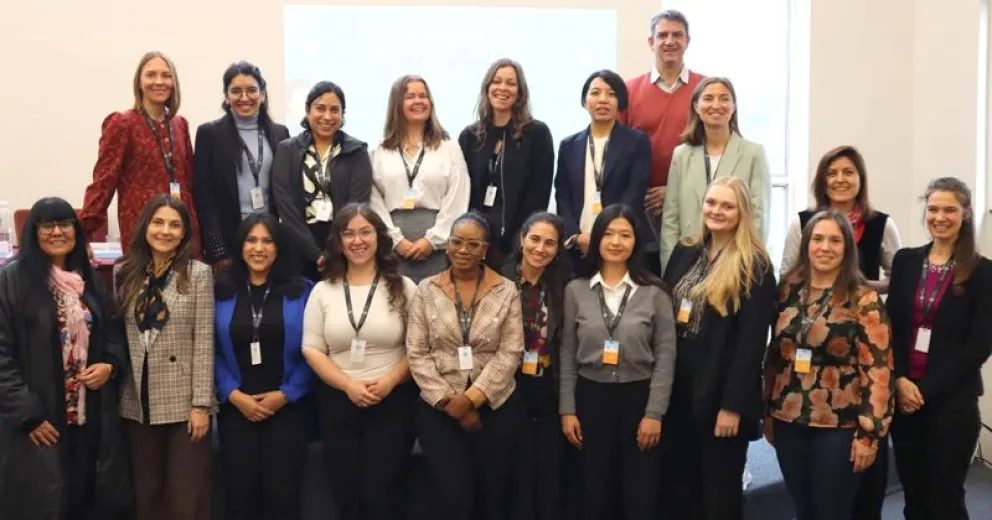 Se abordan temas como la extensión de la vida útil de las plantas nucleares, el ciclo del combustible nuclear y el desarrollo de reactores modulares.