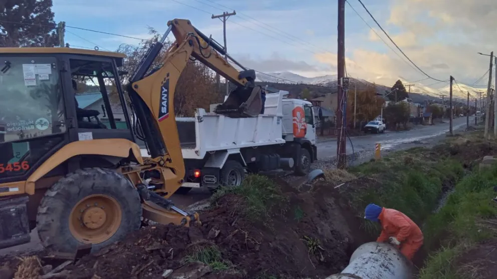 Las maquinarias puestas a disposición de las reparaciones necesarias. Foto: gentileza