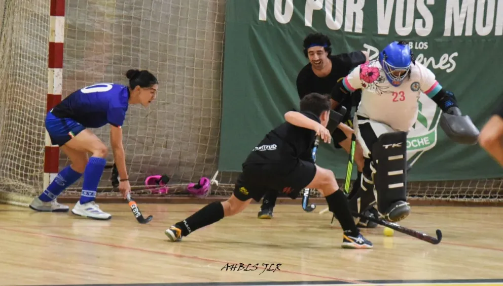 El hockey pista local en acción (Fotos AHBYLS) 