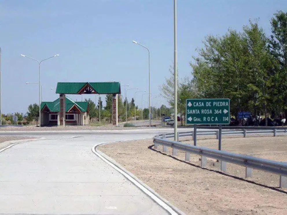 Una persona murió este viernes a 10 kilómetros de Casa de Piedra. Investigan las causas del accidente. Foto (ANR).