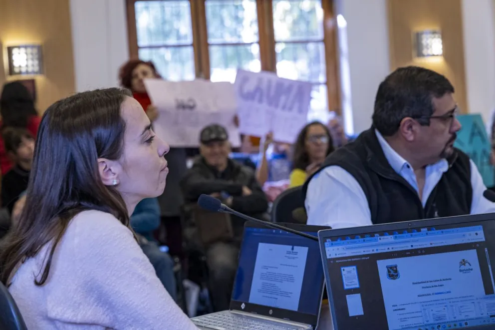 Sofía Maggi, secretaria de Planeamiento, accedió a la interpelación en el recinto (Fotos: Eugenia Neme) 