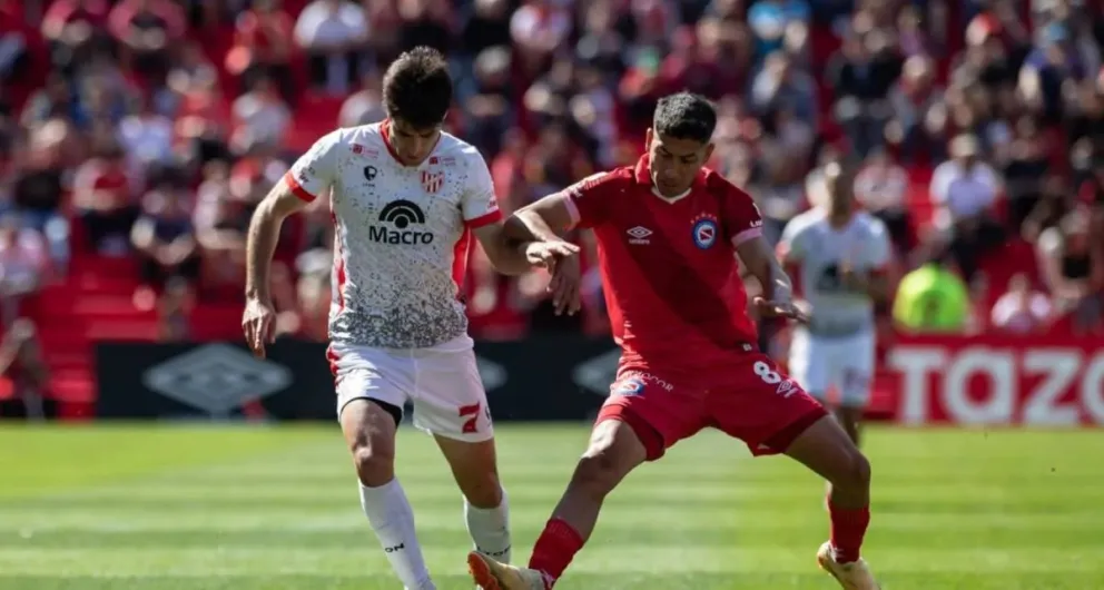 Partido por los octavos de final del Torneo Apertura 2025.