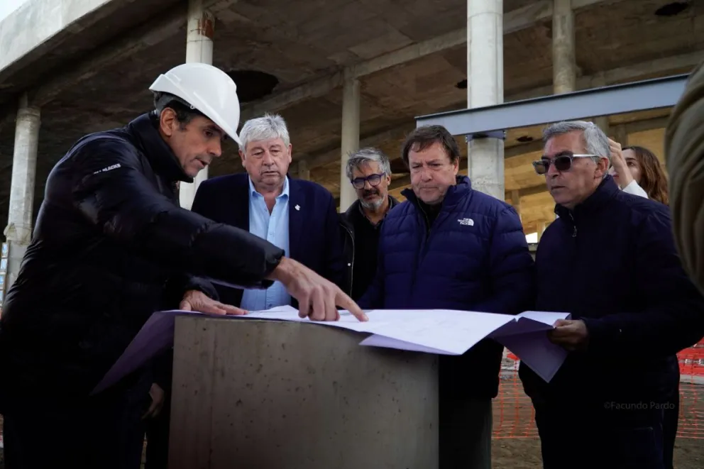 Más de 3.700 metros cuadrados, diseño moderno y futurista en el que se priorizaron el aislamiento térmico y ahorro energético. Foto: Facundo Pardo. 