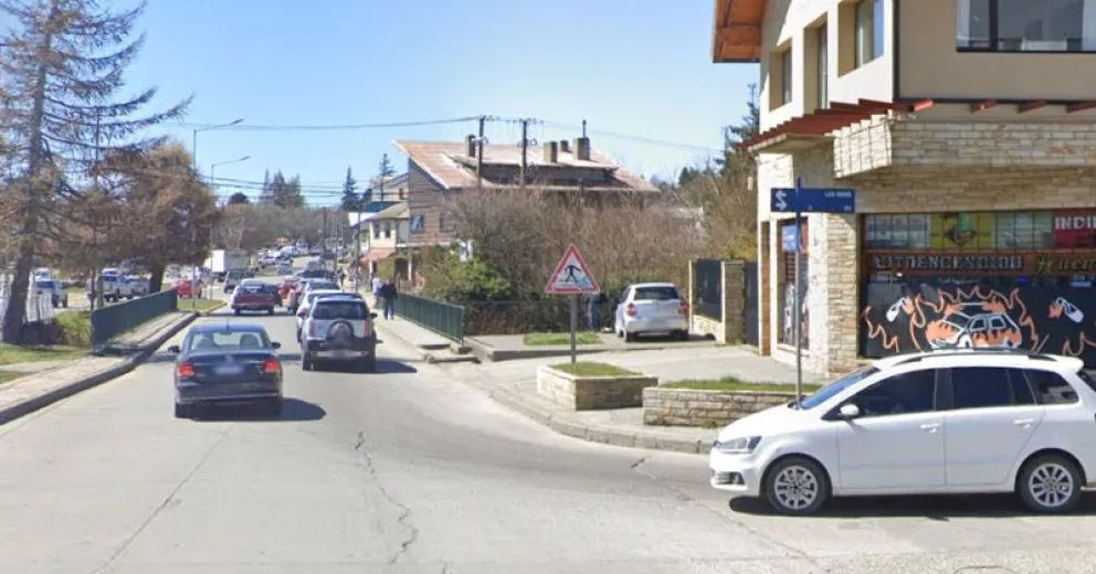 La víctima fue trasladada en ambulancia al nosocomio local, debido a que acusaba fuertes dolores en la cabeza y otras partes del cuerpo.