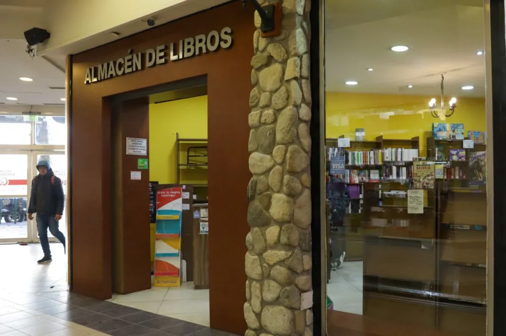 Último día para una librería referente en nuestra ciudad / Fotos Euge Neme 