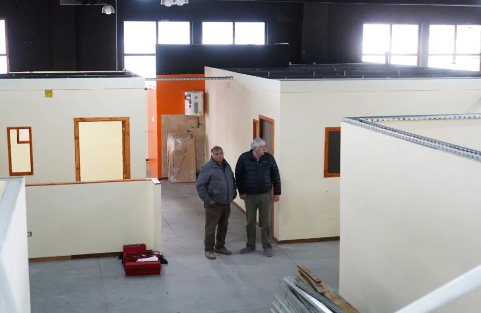 Cortes recorrió la obra y destacó que ya no pagarán el alquiler por oficinas 