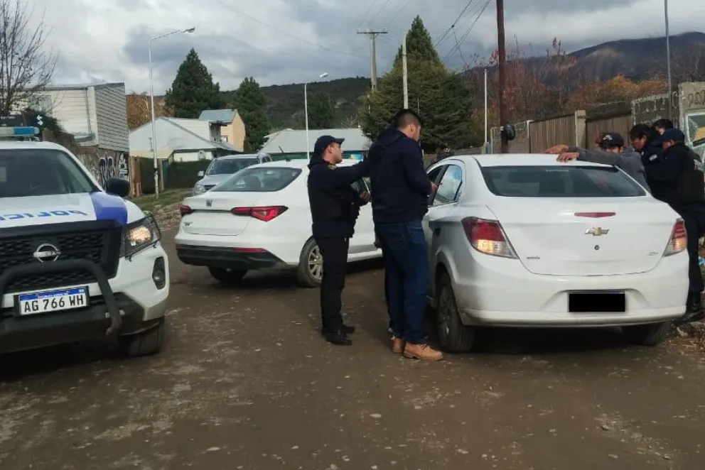 El momento de la detención de los delincuentes. 