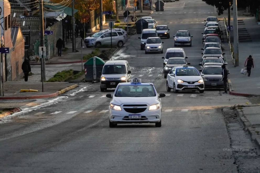 Participaron de la comisión, taxistas, remiseros y choferes de Uber (fotos: Facundo Pardo) 