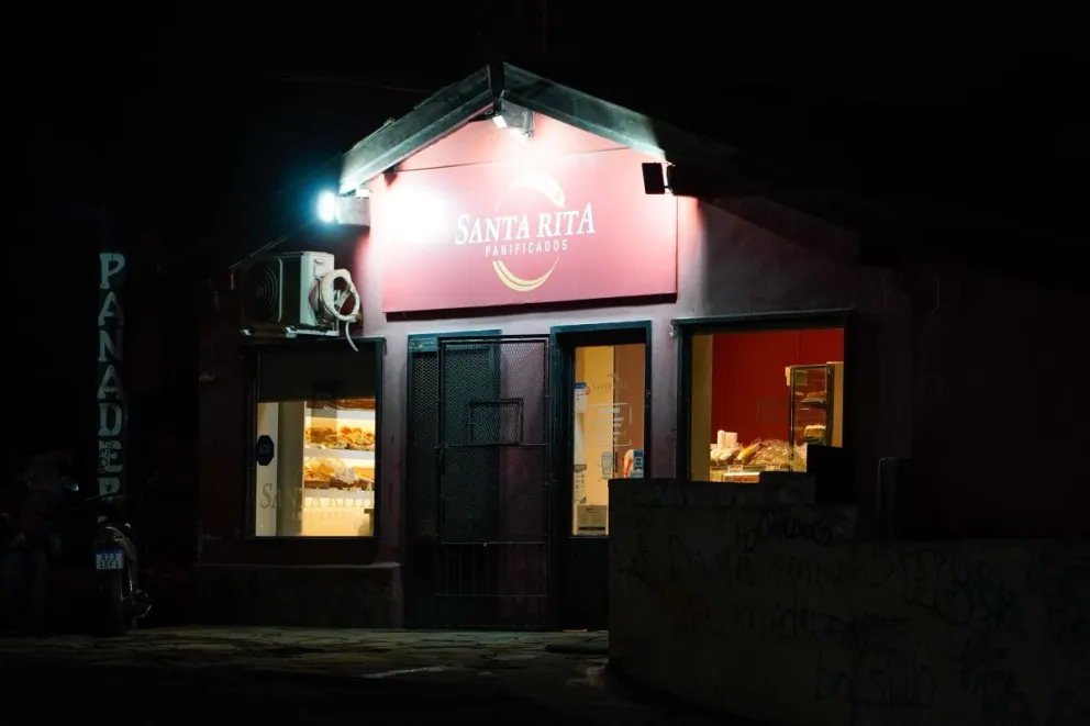 El dinero que tenía el sujeto. Foto Facundo Pardo.