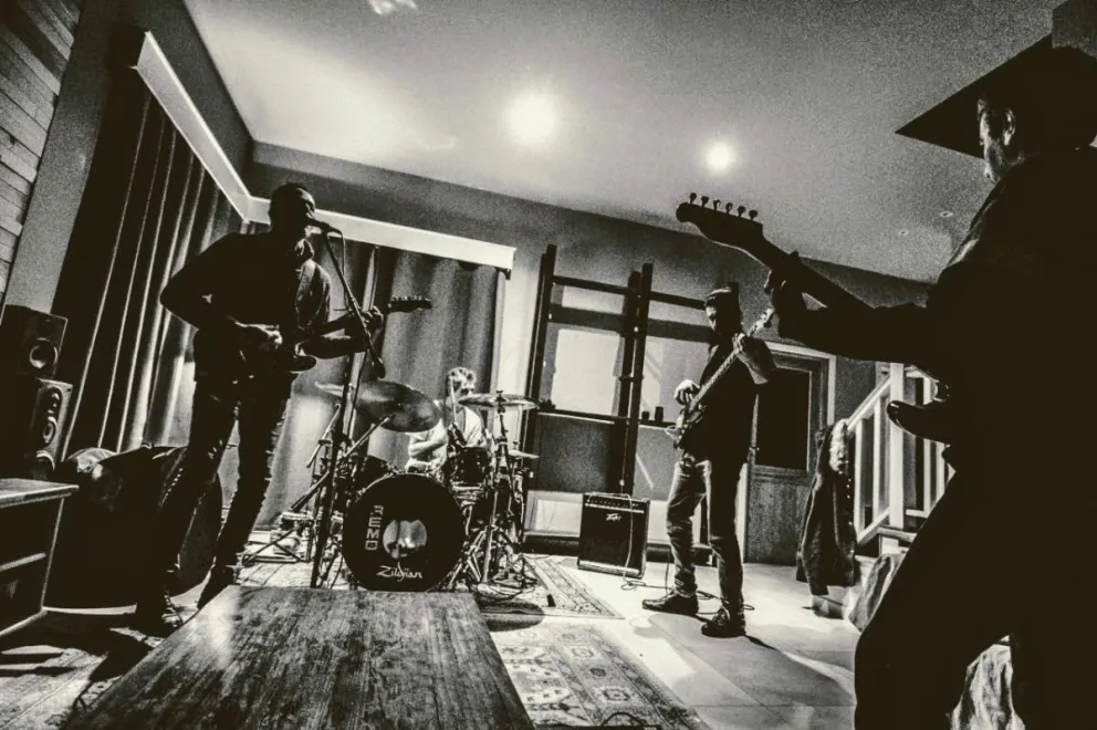 La banda avanza según sus convicciones.