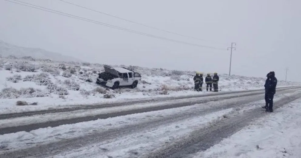 Estado de la camioneta fuera de la ruta. Foto: gentileza