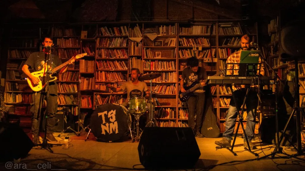 La agrupación recurre a la venta de empanadas para así poder culminar con el registro de su nuevo álbum (imágenes gentileza).