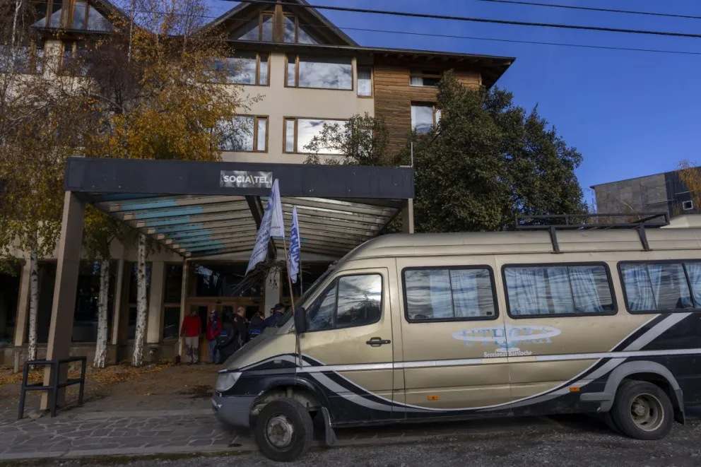 Los trabajadores siguen cumpliendo horario ante la incertidumbre (fotos: Eugenia Neme)