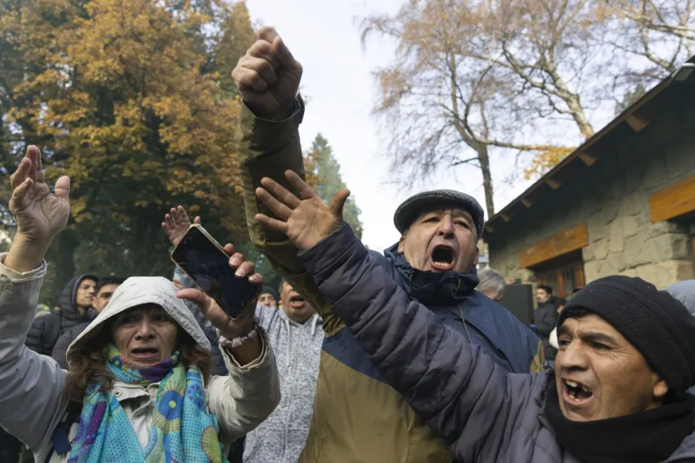 Trabajadores municipales, universitarios y de la CNEA realizan reclamos este jueves (foto de archivo: Eugenia Neme)