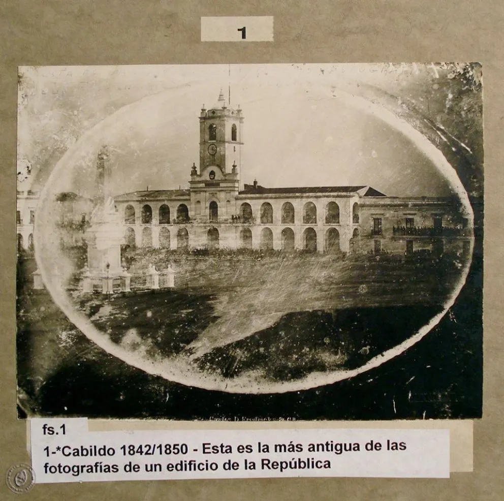 Llamativas funciones cumplieron las arcadas del Cabildo hasta fechas tardías. Archivo General de la Nación.