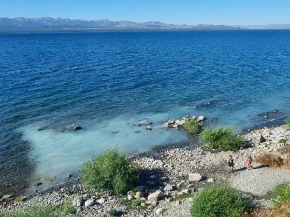 El vertido de líquidos se prolongó por más de una hora. Foto: gentileza