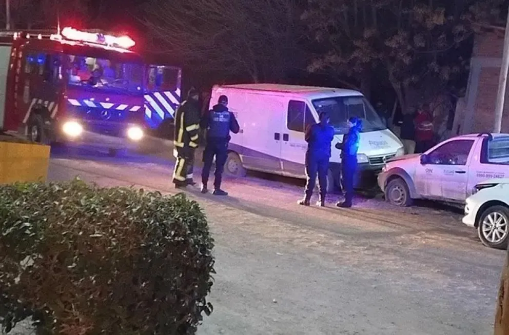  El siniestro fue alertado a personal de Bomberos Voluntarios de Ingeniero Huergo. Foto: www.lcr.com.ar 